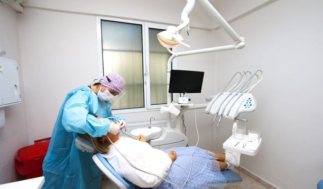 Bayraklı Belediyesi'nden ücretsiz diş kliniği hizmeti