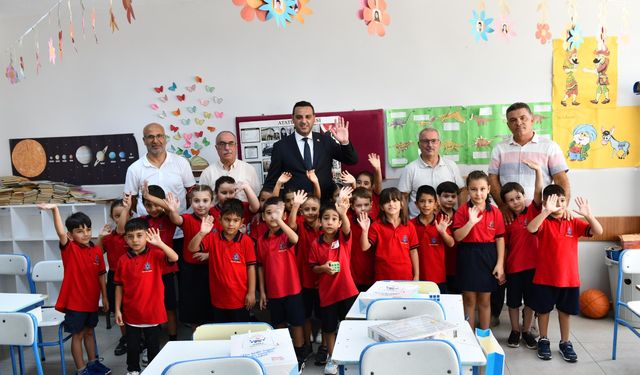 Çiğli Belediye Başkanı Yıldız'dan minik öğrencilere özel ziyaret