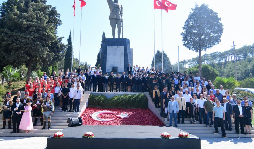 Bornova'da 9 Eylül şehitlere saygı ve kurtuluş ruhu ile kutlandı