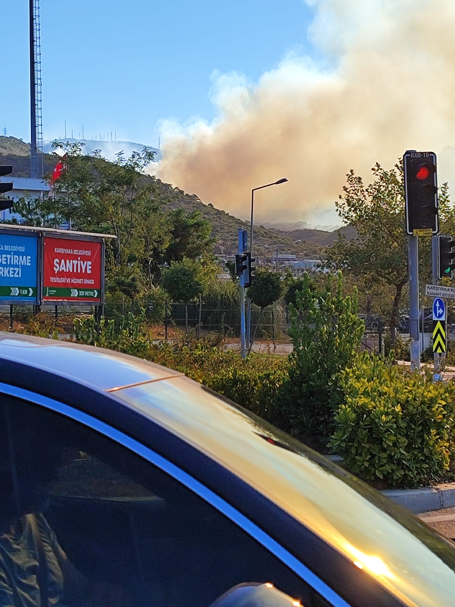 İzmir Karşıyaka'da 14 Saattir Süren Yangın Devam Ediyor2