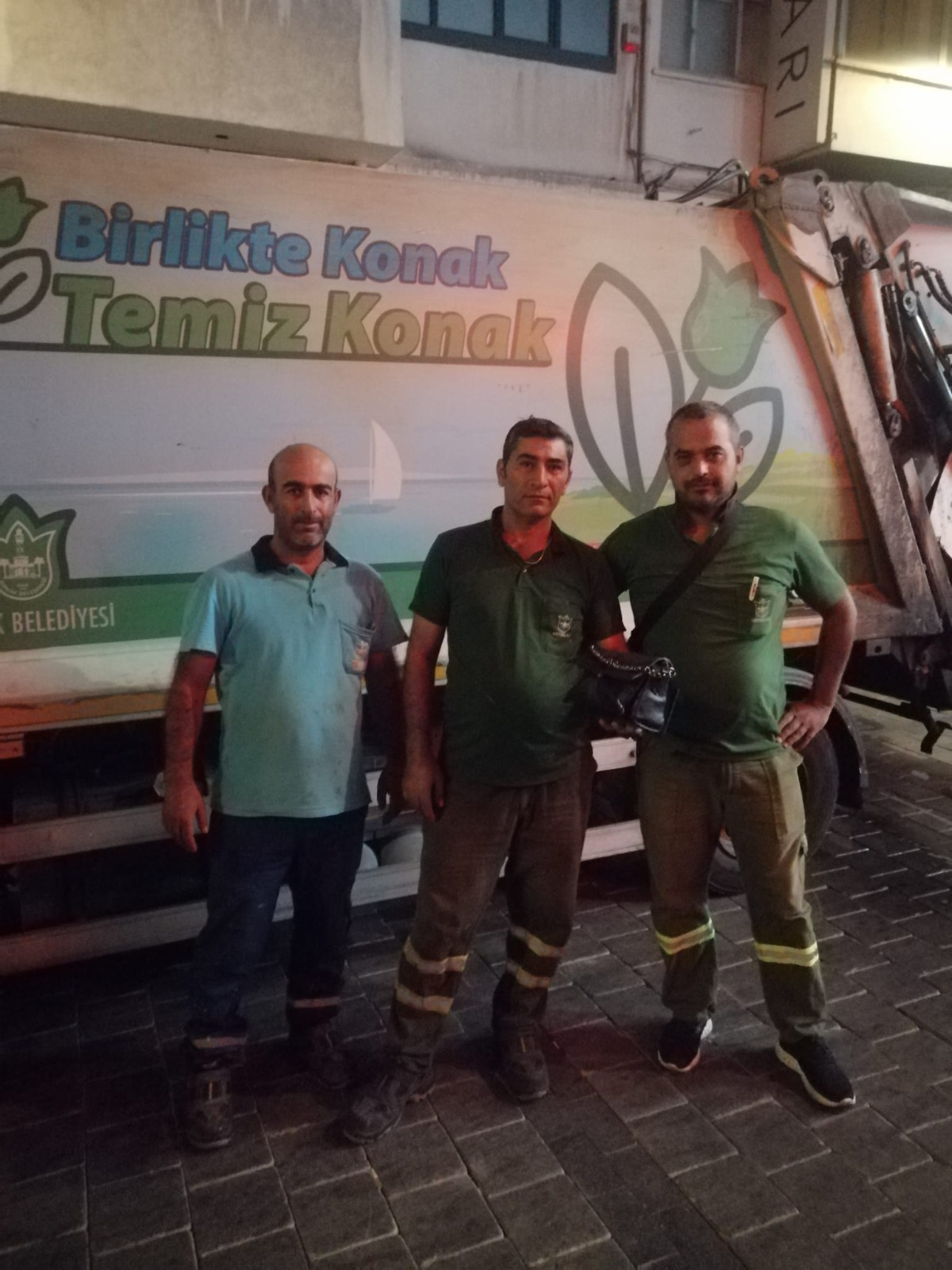 Konak Belediyesi Personelinden Örnek Davranış2